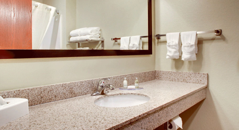 Cobblestone Hotel&Suites - Erie Esterno foto